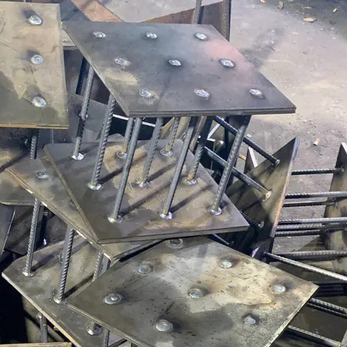 在确定三沙预埋件位置时，需要考虑以下几点