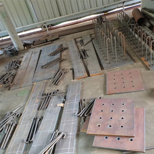 有哪些其他因素会影响三沙预埋件位置的确定？